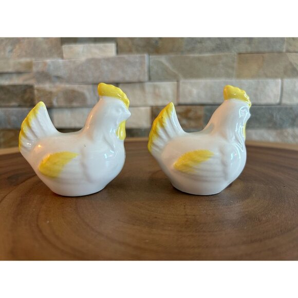 Vintage Ceramic Hen Salt & Pepper Shaker Set With Yellow Accents - Picture 3 of 7